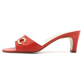 Salvatore Ferragamo Rote Ledersandalen für Damen mit Gancini-Details