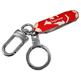 Louis Vuitton Llavero Cuchillo Monogram Charm para Bolso Rojo