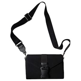 Christopher Kane Schultertasche aus schwarzem Stoff
