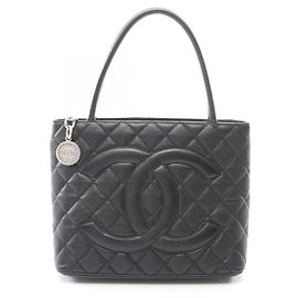 Chanel Reissue Tote Bag aus schwarzem genarbtem Kalbsleder