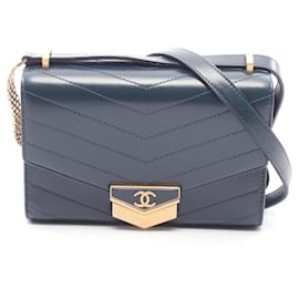 Bolso de hombro Chanel Chevron V-Stitch verde