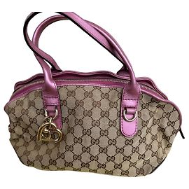 Gucci Borsa Boston in tela monogramma con charm a cuore