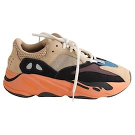 Sneakers Yeezy 700 in pelle multicolore