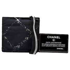 Porte-cartes en nylon vintage Chanel Noir Blanc Argent