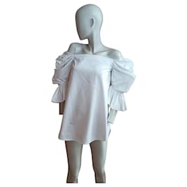 Blusa blanca de mangas abullonadas Monographie