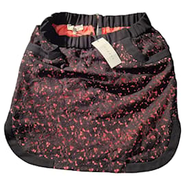 Sandro Falda Corta de Encaje Negro y Coral