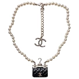 Collana Chanel B23C Perle e Charm Mini Borsa Matelassé