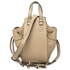 Borsa Hammock in pelle di vitello granulata mini marrone LOEWE - Loewe
