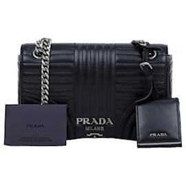 Prada Borsa a tracolla Diagram in pelle di vitello morbida nera