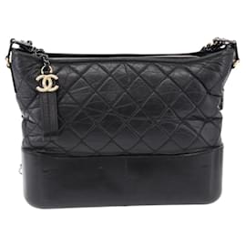 Chanel Gabrielle Hobo trapuntato in pelle di vitello invecchiata Small