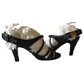 Chanel Riemchen-Sandaletten aus gestepptem Leder Schwarz