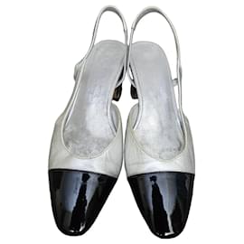 Chanel Slingback-Sandalen mit Cap Toe aus Leder Schwarz/Silber Größe 36