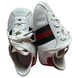 Zapatitos Gucci en piel blanca con rayas Web talla 17