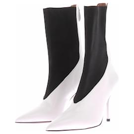 Alaïa Botines de cuero de punta fina