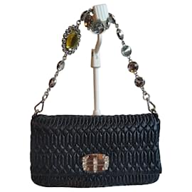Miu Miu Bolsa de ombro em couro nappa Matelassé e cristais - Preto