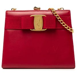 Salvatore Ferragamo Borsa a tracolla con catena Vara Bow Kiss Lock in pelle rossa Ferragamo