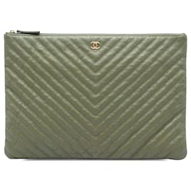 Clutch Chanel Green Large CC Chevron Calfskin O Case