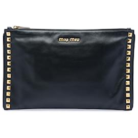 Clutch in pelle nera con borchie e zip Miu Miu