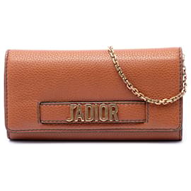 Portafoglio con catena J'Adior in pelle di vitello marrone Dior