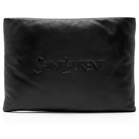 Saint Laurent Puffy Pouch aus Lammfell mit Logo