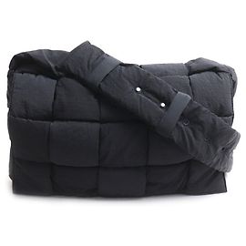 Bolso de hombro Bottega Veneta Maxi Intrecciato Padded Tech Cassette