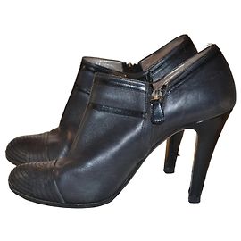 Salvatore Ferragamo Botines de Piel Negra