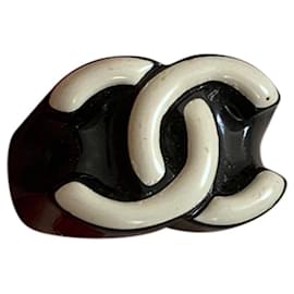 Chanel CC Logo Ring Schwarz und Weiß
