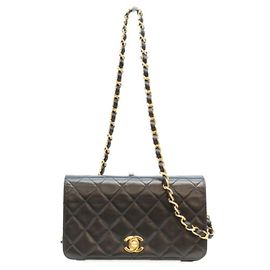 Bolso de Hombro Chanel Black Gold Hardware Turnlock Full Flap Mini Matelassé 19