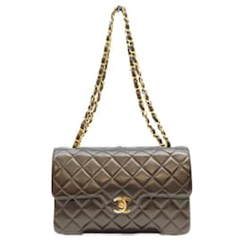 CHANEL Bolso de hombro de piel de cordero acolchado con doble solapa negro - Chanel