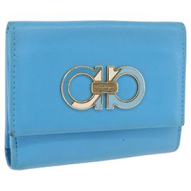 Cartera Trifold Salvatore Ferragamo Gancini de Cuero Azul Claro con Detalles Dorados Auténtica 186604