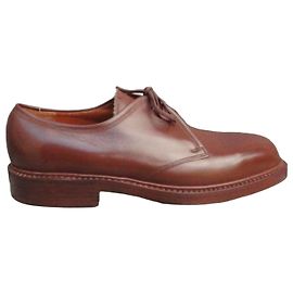 Autre Marque Zapatos derby de cuero marrón