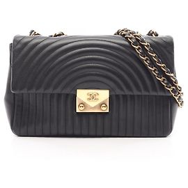Borsa a tracolla Chanel Pagoda Flap Design Stitch