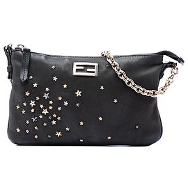 Fendi Borsa a tracolla mini in pelle nera con stelle borchiate e catena