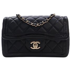 Chanel Black Mini CC Steppleder Glänzend Lambskin Half Flap