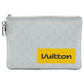 Pochette GM Louis Vuitton White Monogram Logo Story