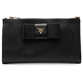 Clutch Prada Black Saffiano con fiocco