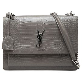 Borsa a tracolla Saint Laurent Monogram Sunset in pelle grigia con stampa coccodrillo Large