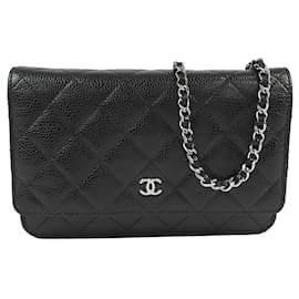 Portafoglio con catena Chanel Black CC in caviar trapuntato