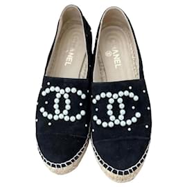 Chanel Espadrilles in scamosciato nero con perle