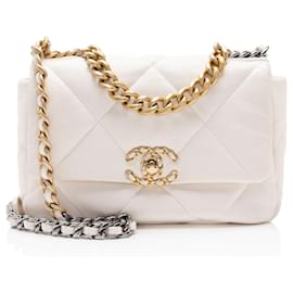 Borsa a tracolla Chanel Lambskin 19 Medium Flap
