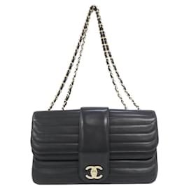 Borsa a tracolla Chanel in pelle di agnello nera