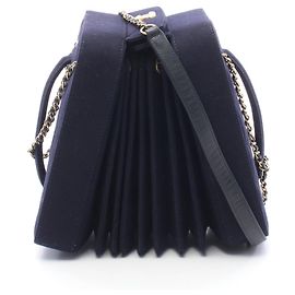 Chanel Accordion Schultertasche
