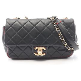 Borsa a tracolla Chanel Matelassé in pelle di agnello nera
