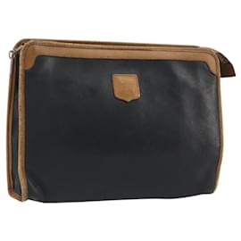 Céline Clutch CELINE in pelle nera con finiture dorate Auth ep15267