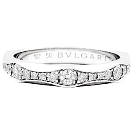 Bulgari "Infinito" Ring aus Platin und Diamanten.