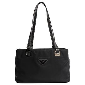 Prada Vintage Nylon Handtasche mit Tragegriff in Schwarz