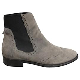 Balenciaga Stiefeletten aus grauem Wildleder