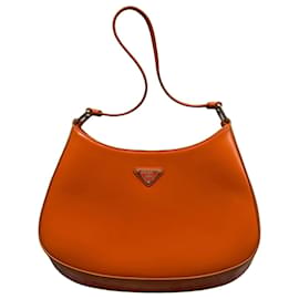 Prada Schultertasche aus orangefarbenem Leder