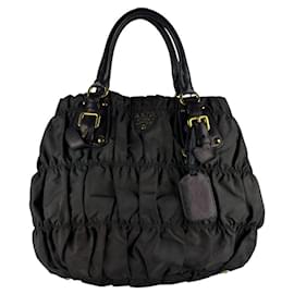 Borsa in nylon e pelle Prada nera e verde