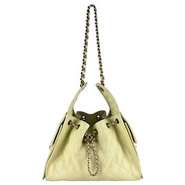 Borsa a tracolla Chanel in pelle di vitello martellata gialla
